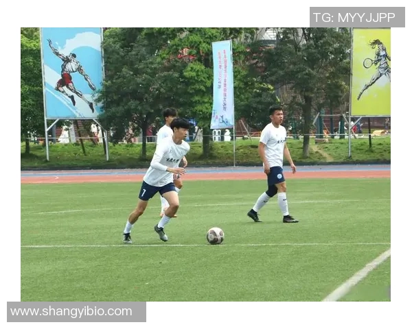 足球场上的魅力风云谁是你心目中最帅气的足球明星