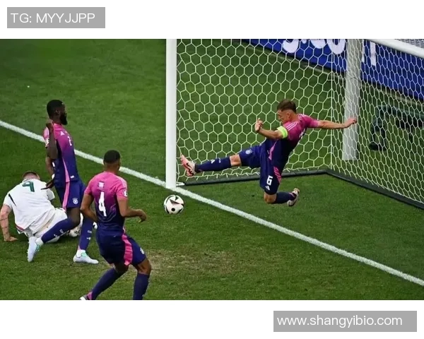 后卫足球明星风采展示与精彩瞬间回顾的视觉盛宴 后卫足球明星风采展示与精彩瞬间回顾的视觉盛宴